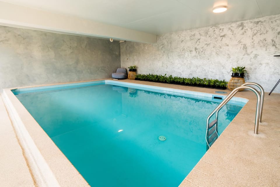 Swimming pool, Swimming pool