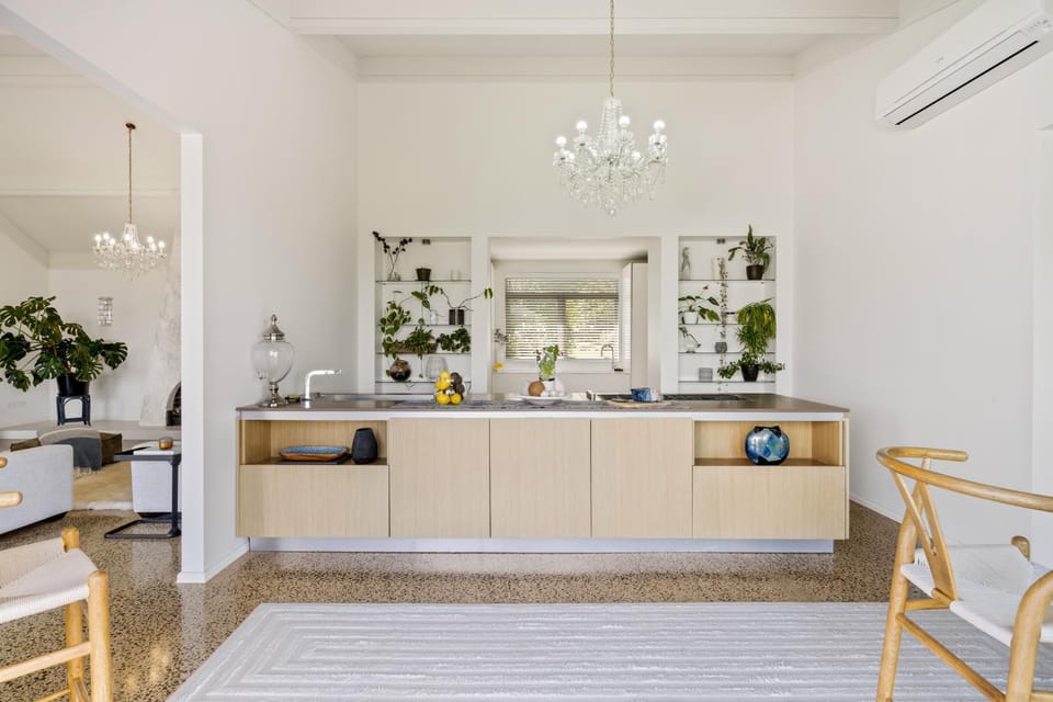 Seating area, kitchen