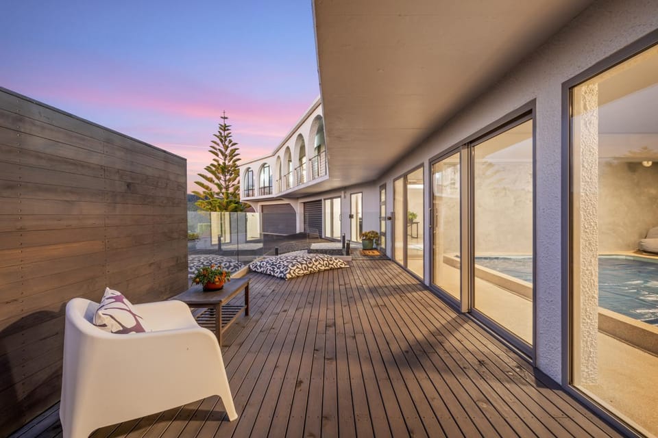 Patio, Balcony/Terrace, Pool view, Swimming pool, sunbed, towels