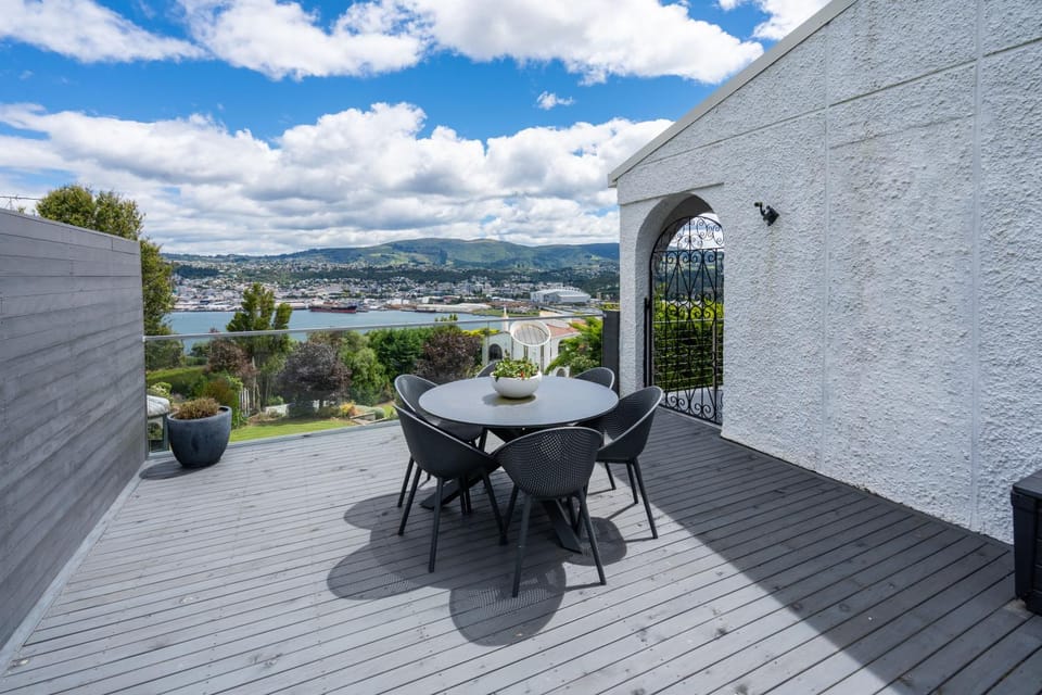 Patio, View (from property/room), Balcony/Terrace, Dining area, City view, Sea view