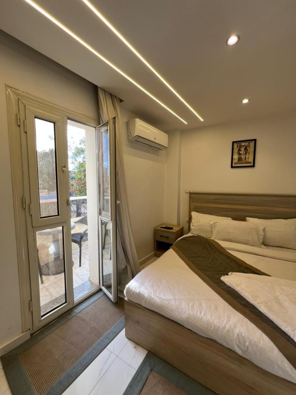 Bed, Photo of the whole room, Bedroom, air conditioner