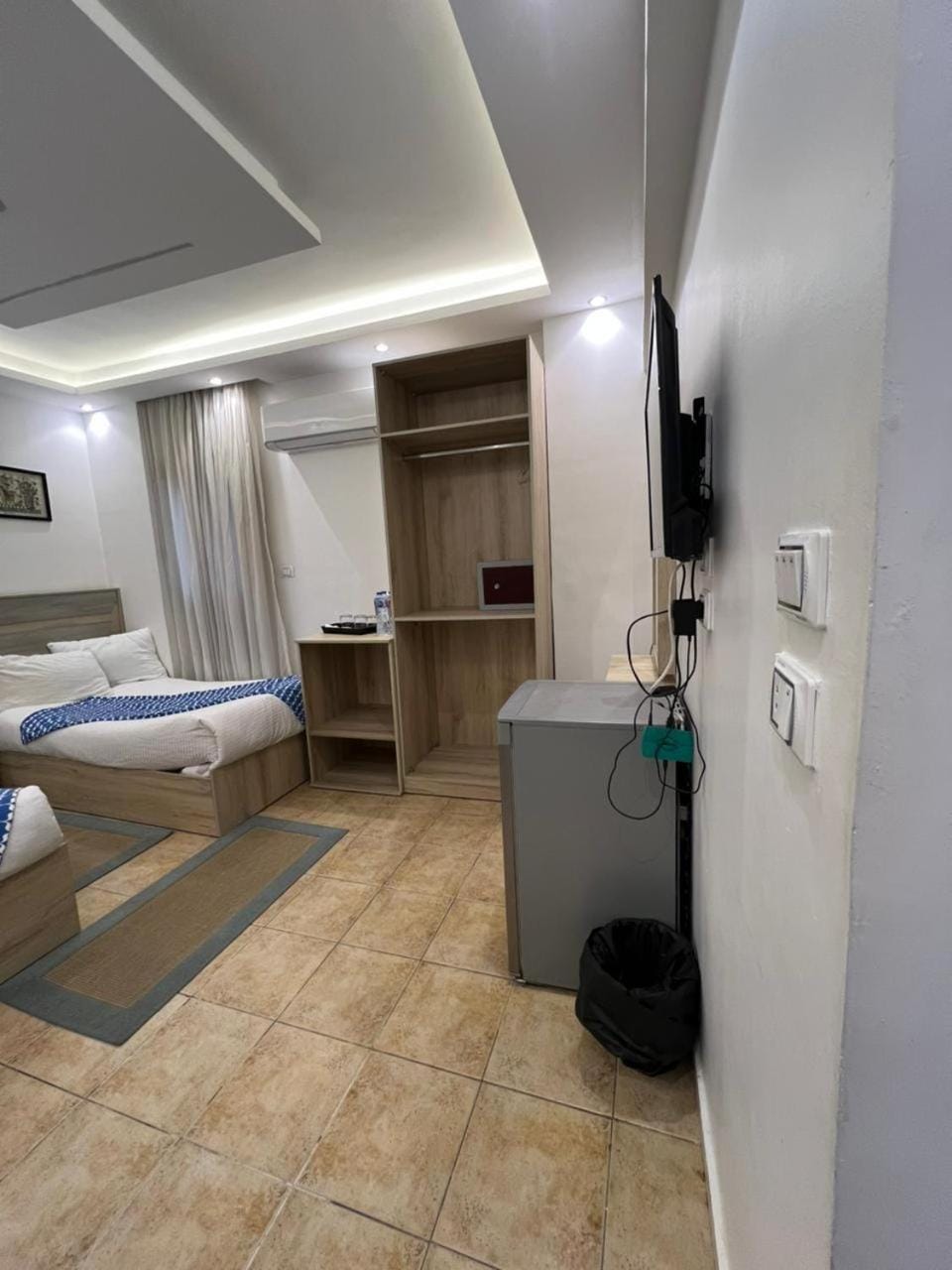 Bed, TV and multimedia, Photo of the whole room, Bedroom, towels, air conditioner