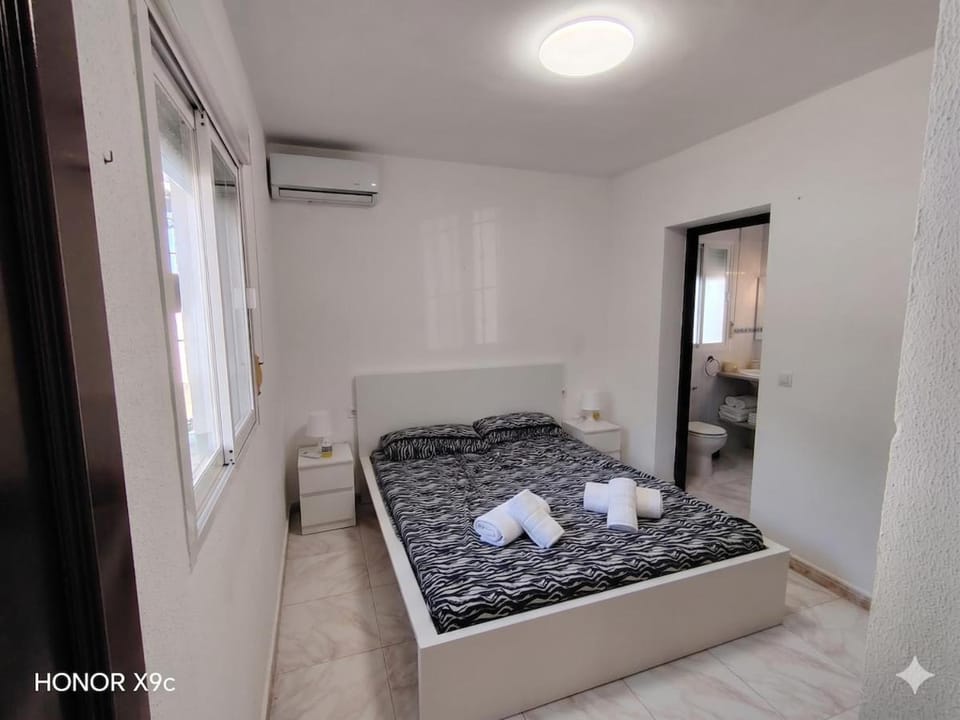 Bed, Photo of the whole room, Bedroom, towels, wardrobe, air conditioner