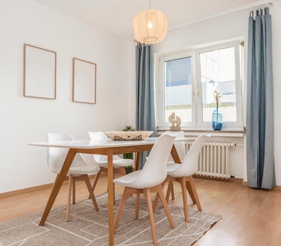 SpaceStays Apartment For 5 Zentrum WIFI HBF Apartment in Krefeld