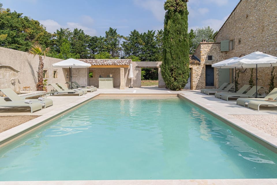 Patio, Day, Swimming pool, sunbed