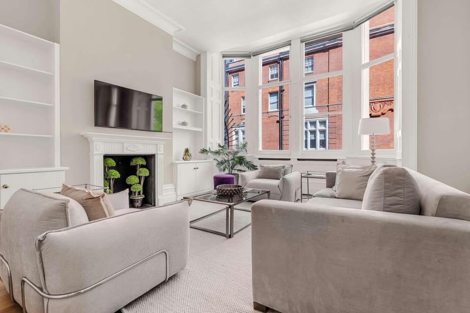 Superb Knightsbridge Flat Near Harrods & Hyde Park Apartment in City of Westminster