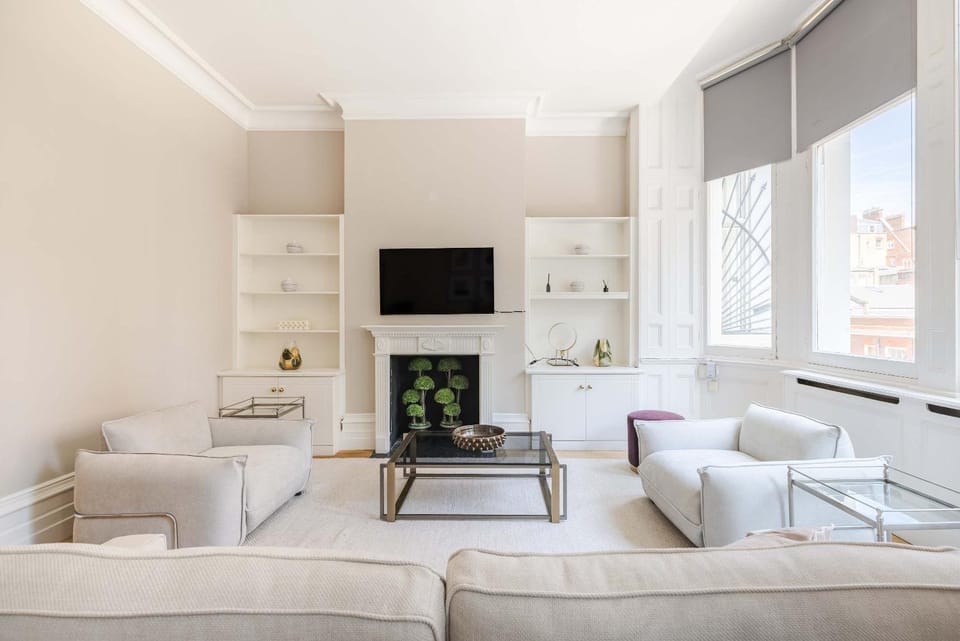 Superb Knightsbridge Flat Near Harrods & Hyde Park Apartment in City of Westminster