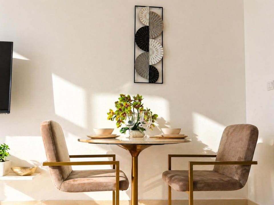 Living room, Decorative detail, Seating area, Dining area