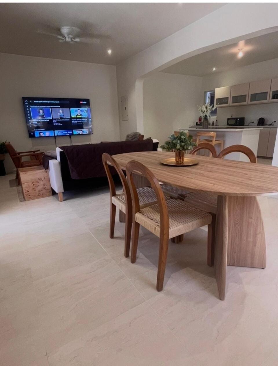 Stylish apartment 6 minutes walk to Mullins Beach Apartment in Saint James
