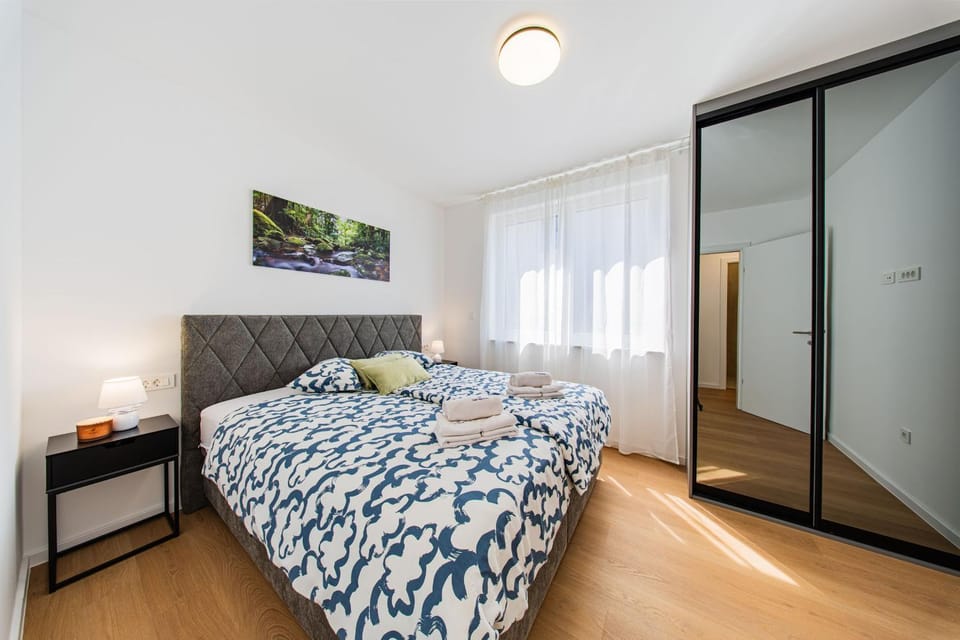 Bed, Photo of the whole room, Bedroom, towels, wardrobe