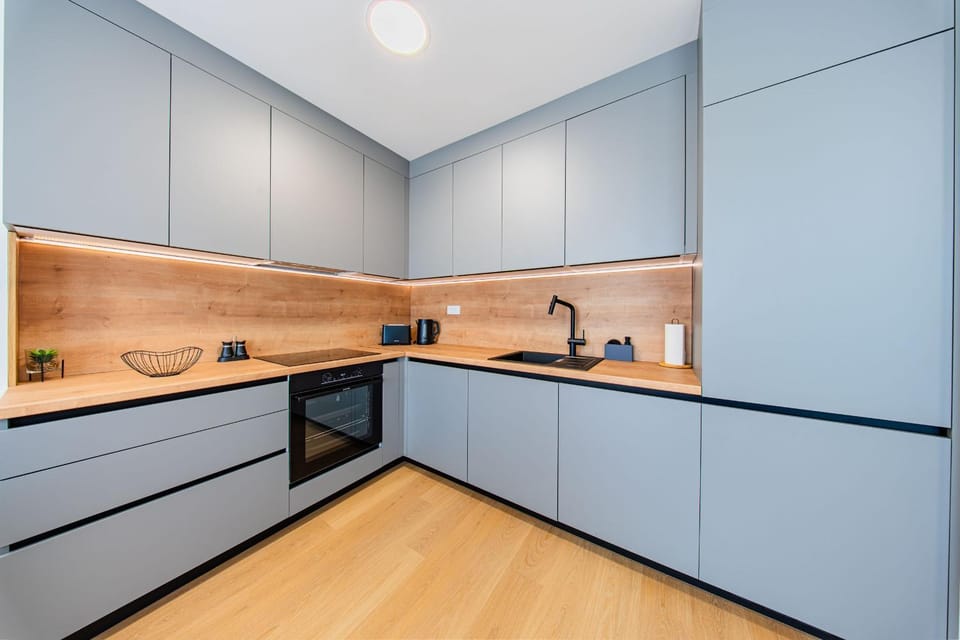 Kitchen or kitchenette, oven, stove