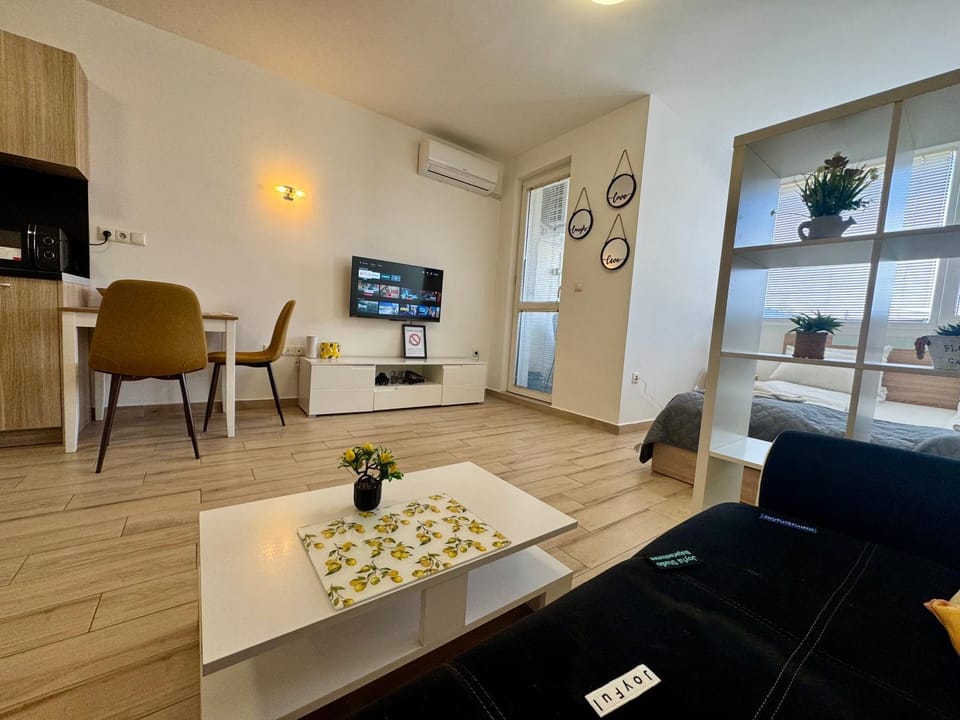 TV and multimedia, Dining area