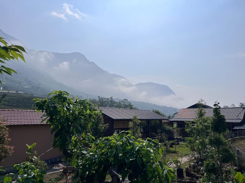 Property building, Garden, Garden view, Mountain view