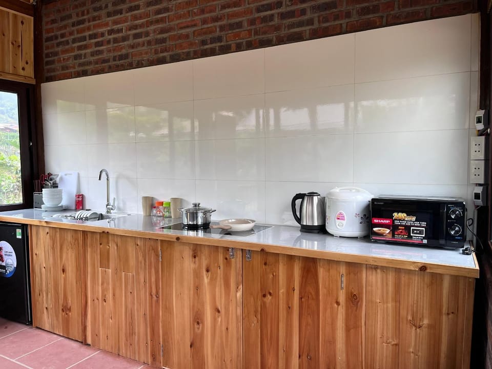 Kitchen or kitchenette, Communal kitchen, microwave, kitchen