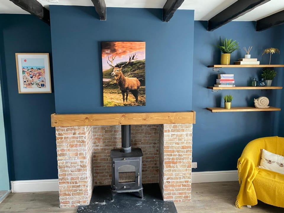 Living room, Seating area, fireplace, fireplace