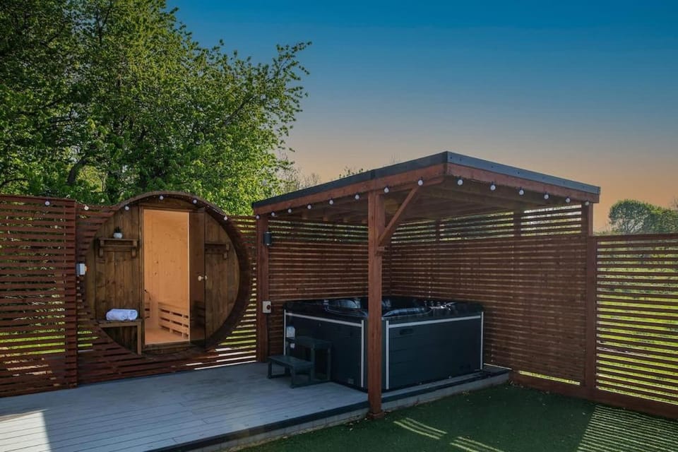 Natural landscape, Hot Tub, Hot Tub, Sauna, Sauna
