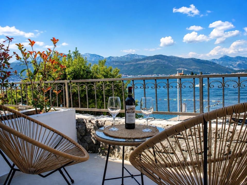 Seafront Luxury Apartments Dragutin Apartment in Kotor Municipality