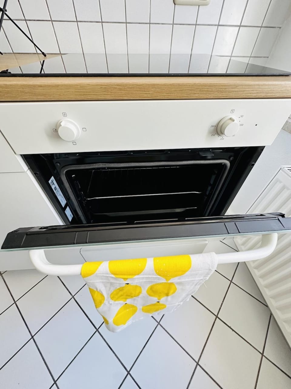 Kitchen or kitchenette, oven, kitchen
