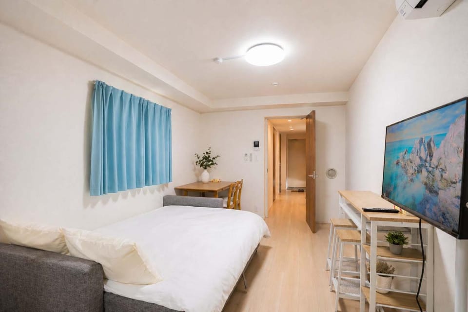 Bed, TV and multimedia, Living room, Photo of the whole room