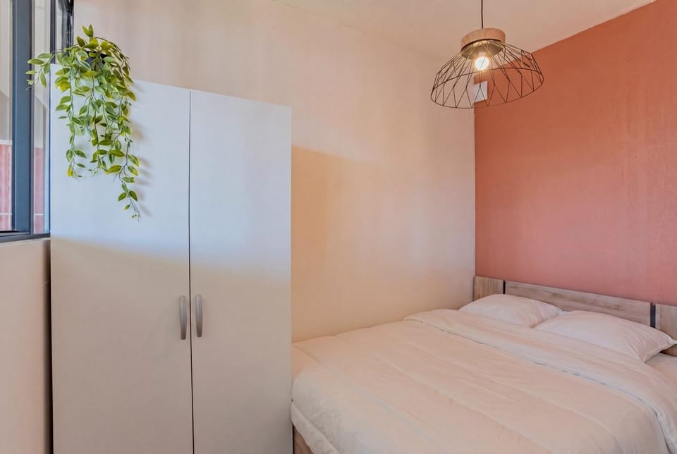 COSY WAVES T1 bis centre Saint-Raphaël Plages, gare à pied, terrasse & parking Apartment in Saint-Raphael