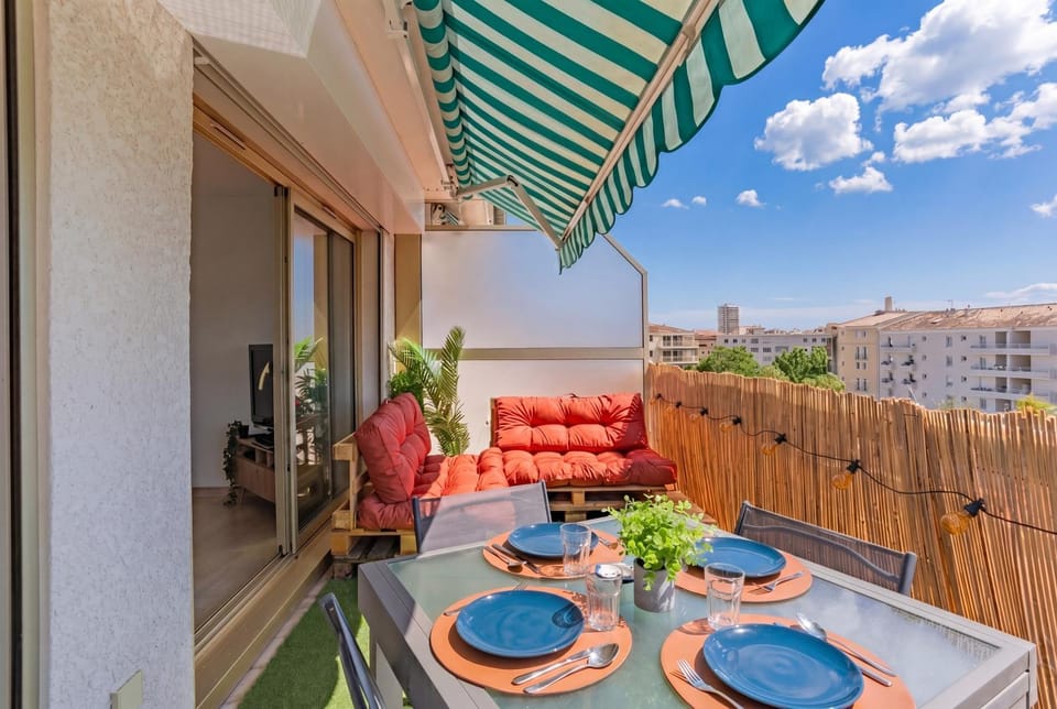 COSY WAVES T1 bis centre Saint-Raphaël Plages, gare à pied, terrasse & parking Apartment in Saint-Raphael