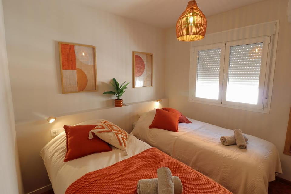 Bed, Photo of the whole room, towels