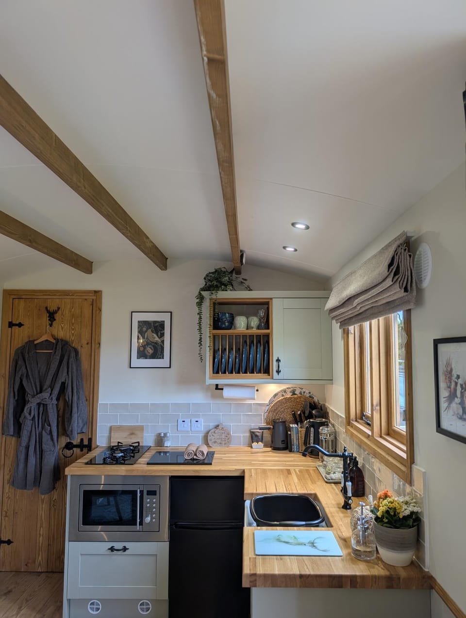 Kitchen or kitchenette, microwave, stove, kitchen