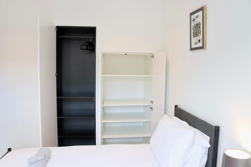 Bedroom, storage, wardrobe