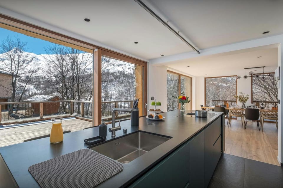 View (from property/room), Kitchen or kitchenette, Mountain view
