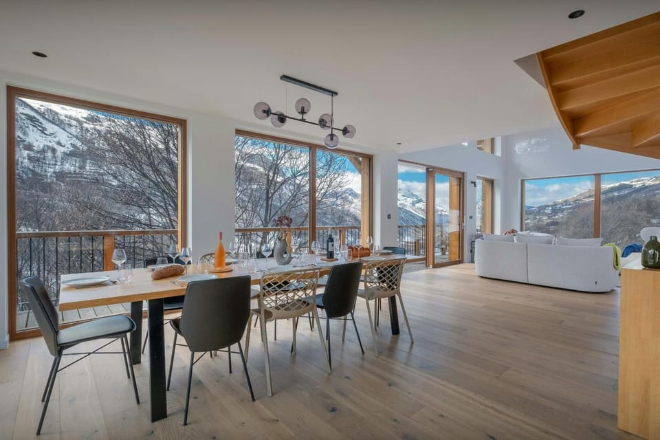 Natural landscape, View (from property/room), Dining area, Mountain view