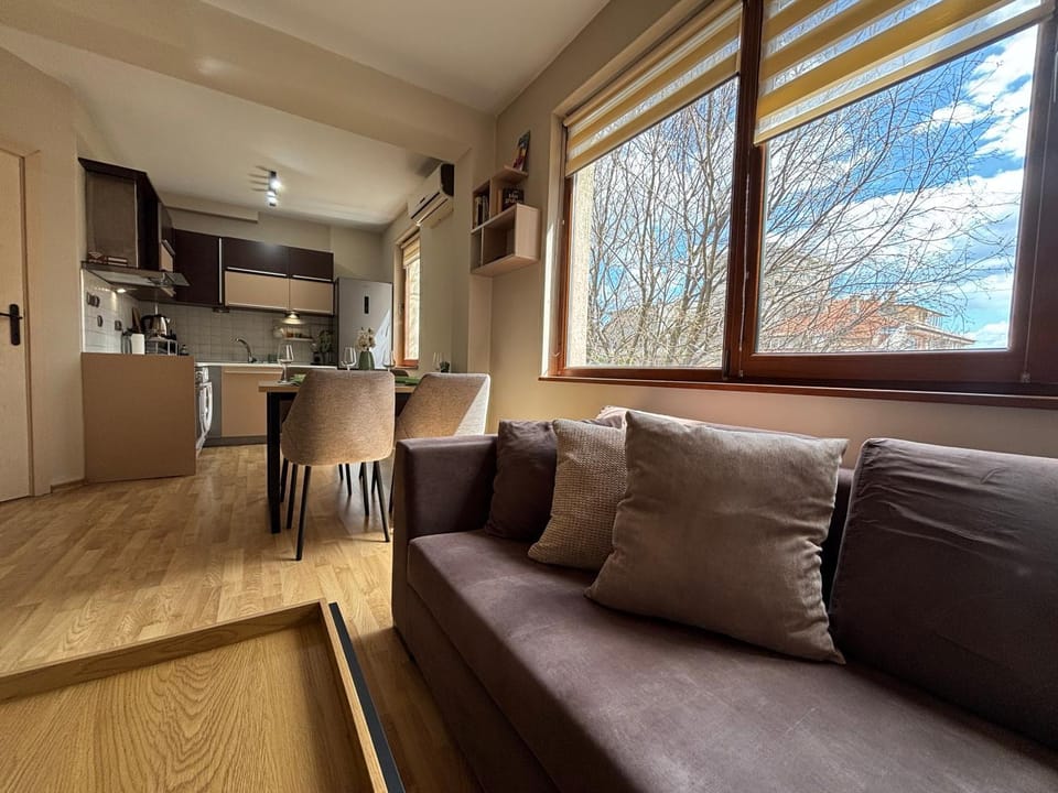 Kitchen or kitchenette, Living room, Seating area, Dining area
