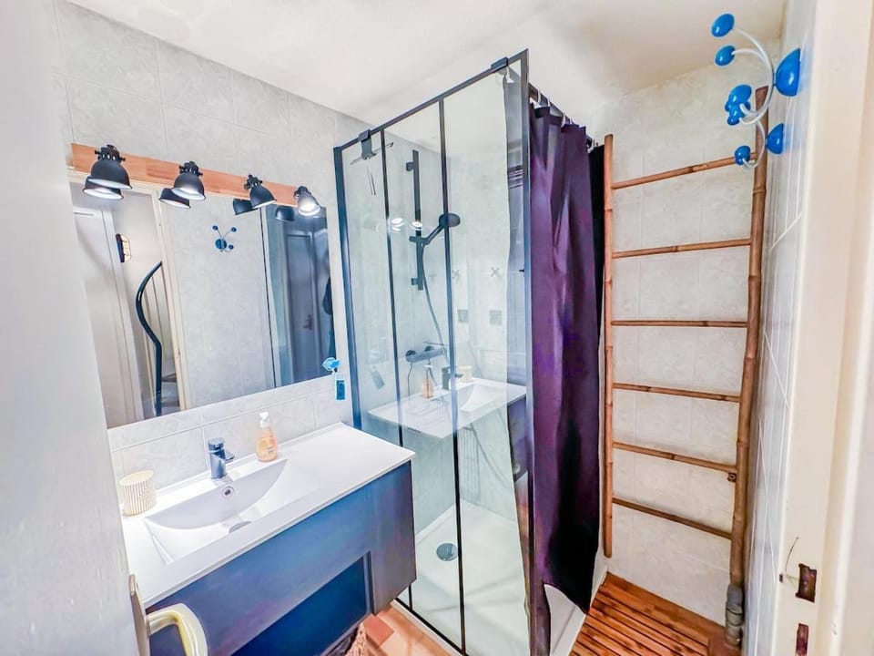 Shower, Bathroom