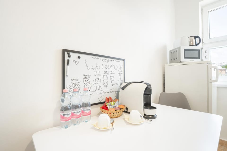 Kitchen or kitchenette, Food and drinks