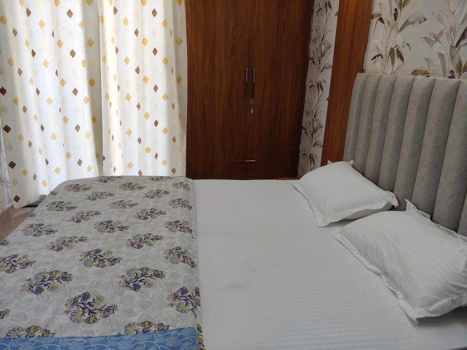 comfort with care Apartment in Noida