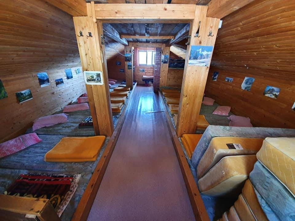 Zavetišče pod Špičko Hostel in Friuli-Venezia Giulia