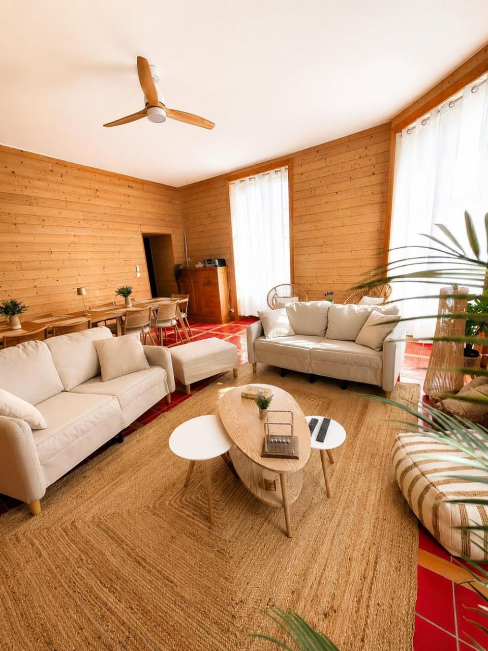 TV and multimedia, Living room, Seating area, Dining area, Meals