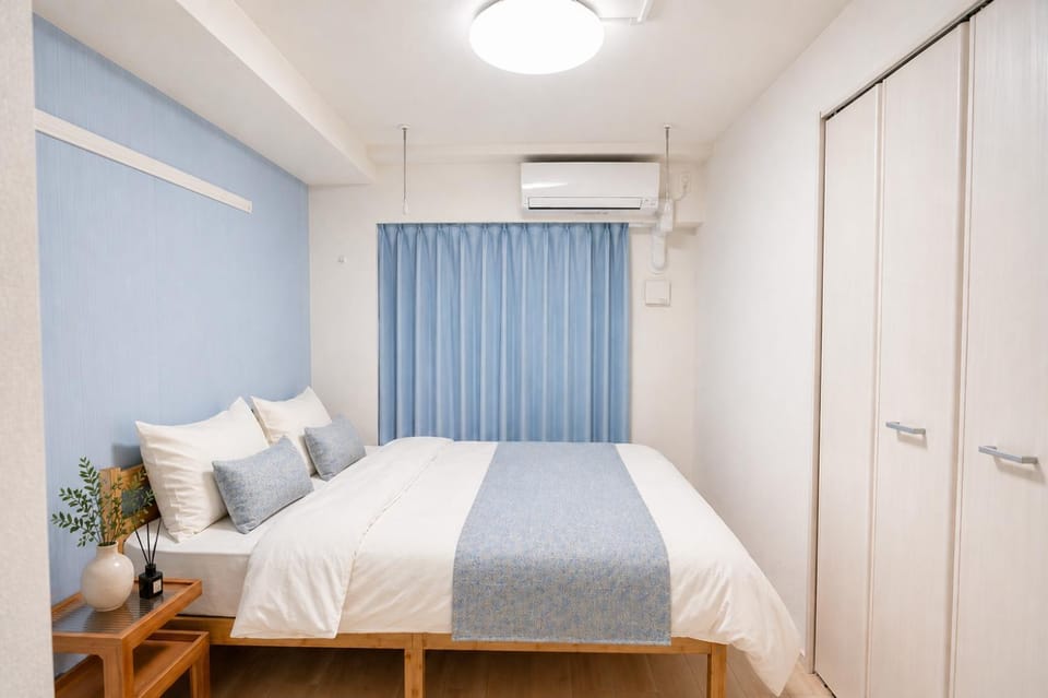 Bed, Photo of the whole room, Bedroom, wardrobe, air conditioner