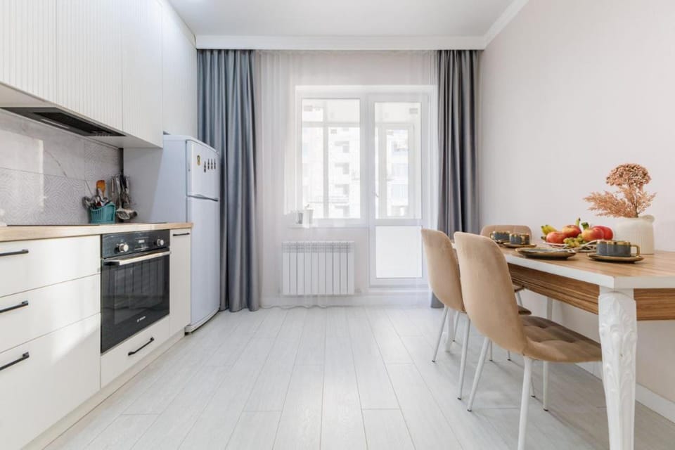 Kitchen or kitchenette, Dining area, oven, stove