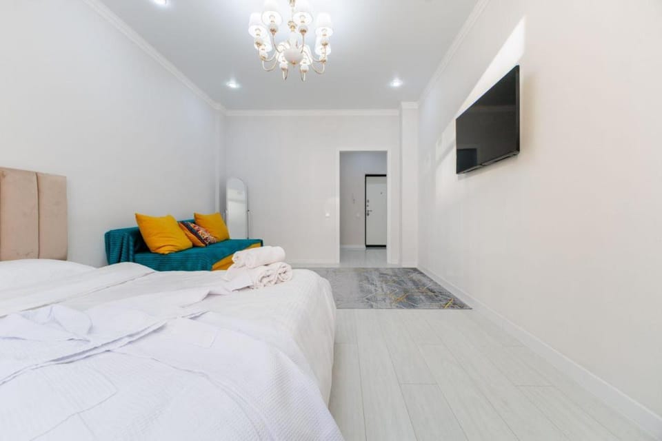 Communal lounge/ TV room, Bed, TV and multimedia, Living room, Photo of the whole room, Seating area, Bedroom