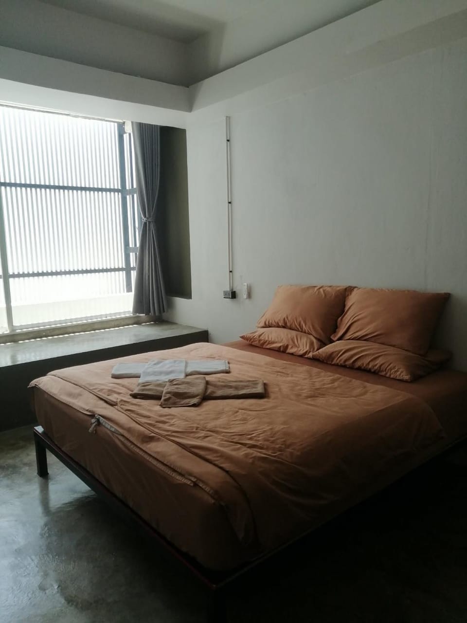 Bed, towels
