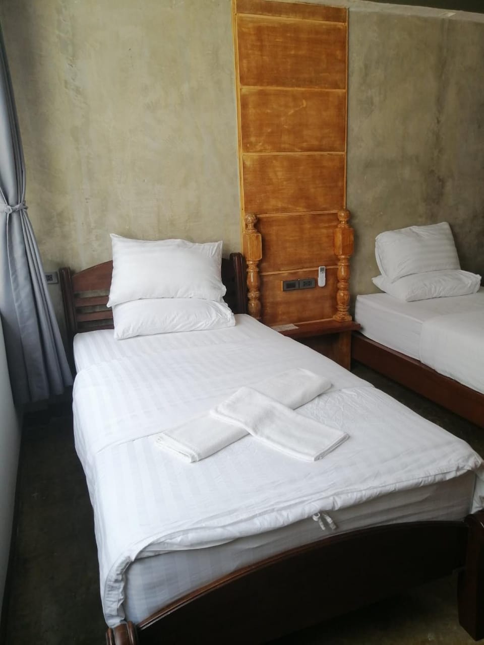Bed, towels
