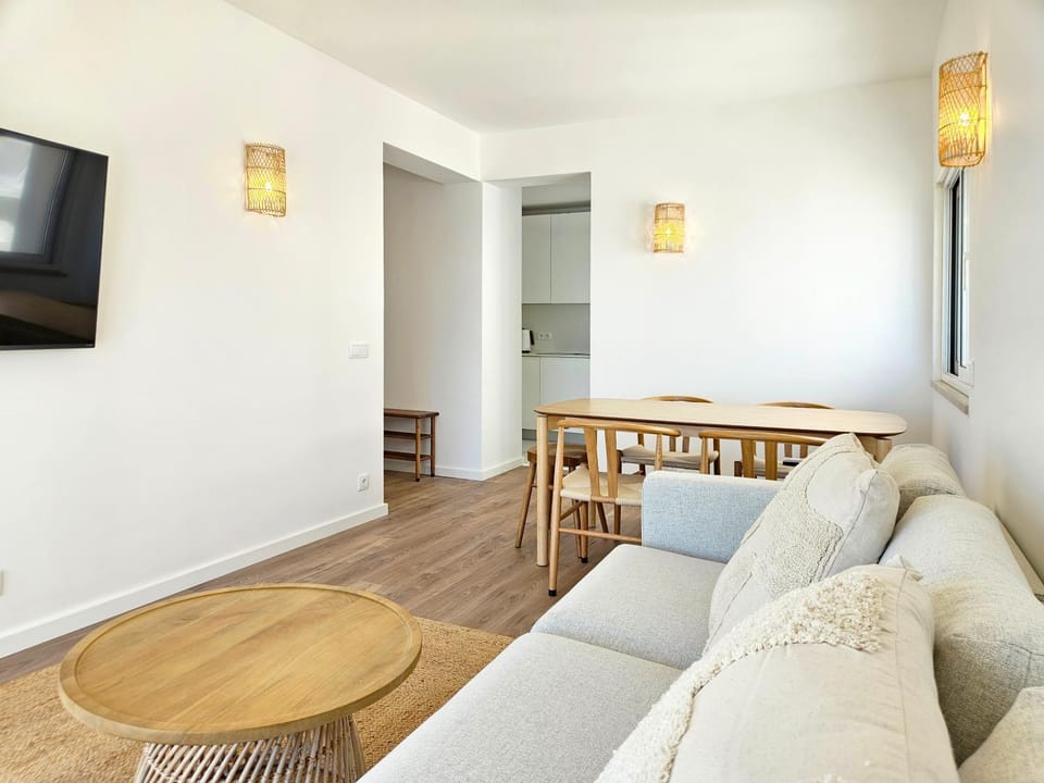 TV and multimedia, Living room, Dining area, Dinner