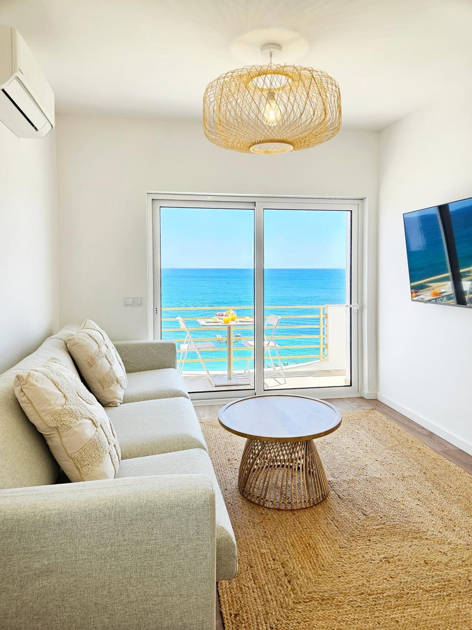 Natural landscape, TV and multimedia, Living room, Sea view