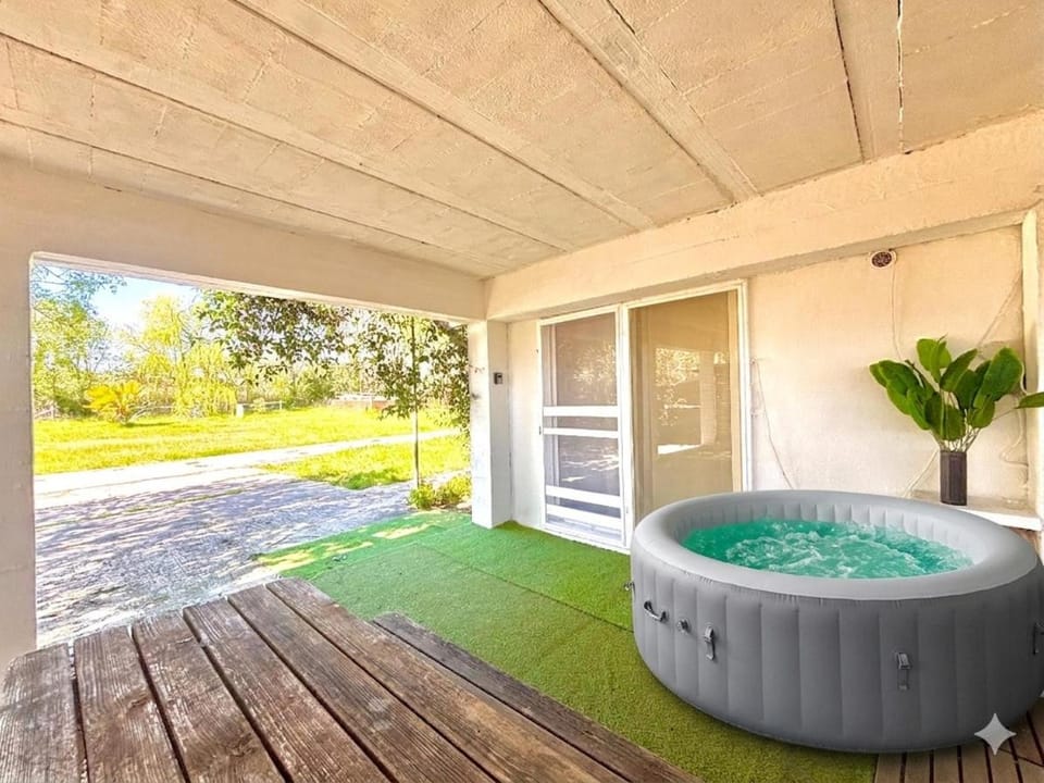 Day, Natural landscape, Garden, Hot Tub, Garden view