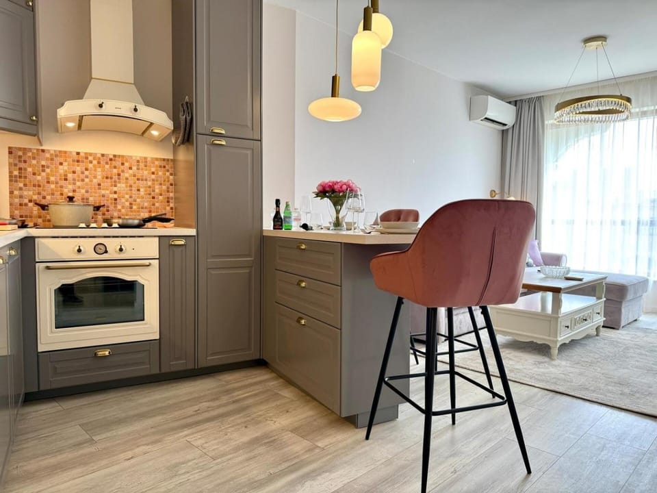 Kitchen or kitchenette, Living room, Seating area, Dining area, oven, stove, air conditioner