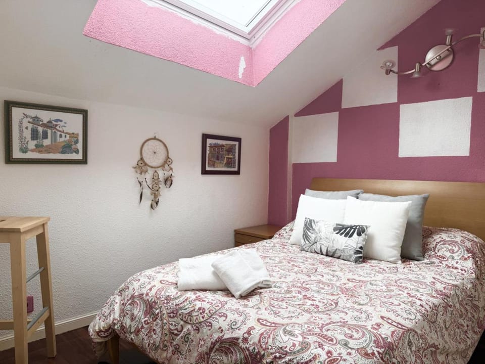Bed, Photo of the whole room, Bedroom
