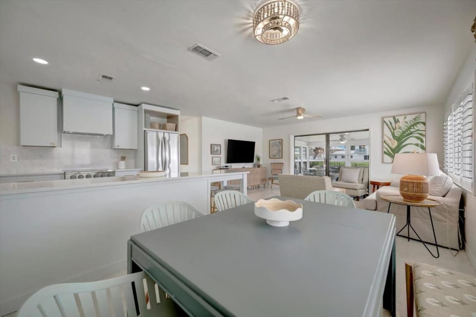 TV and multimedia, Kitchen or kitchenette, Seating area, Dining area