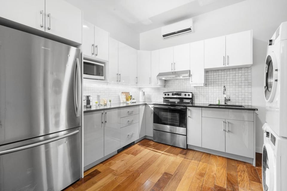 Kitchen or kitchenette, oven, stove