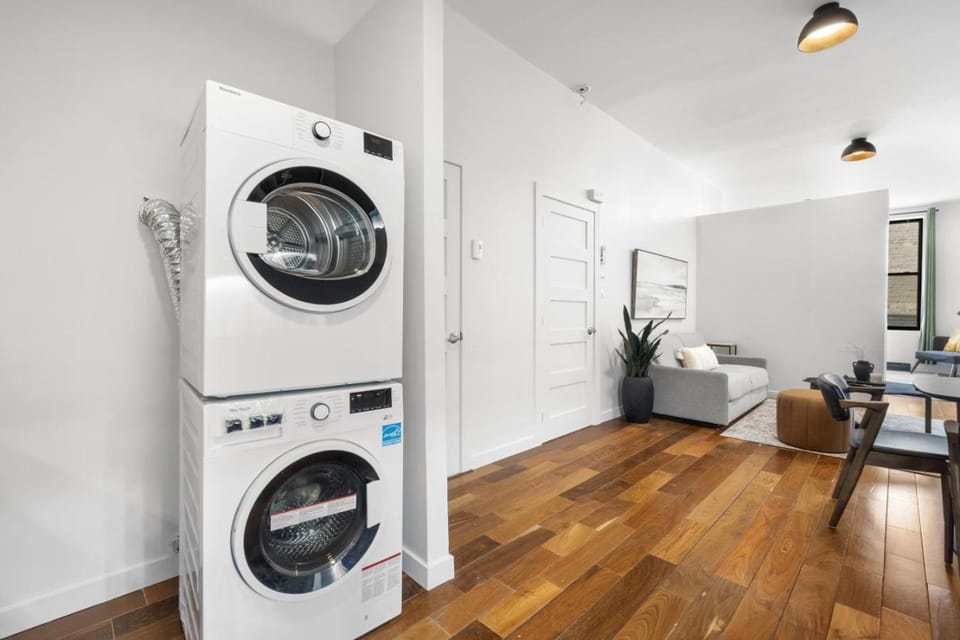 Living room, Seating area, washing machine, dryer