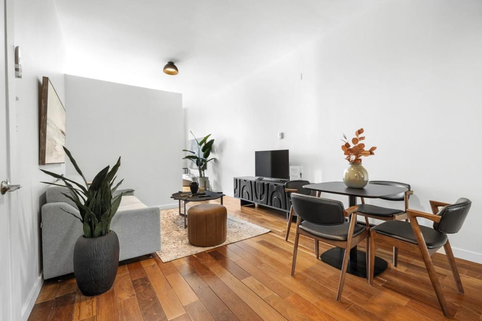 TV and multimedia, Living room, Seating area, Dining area, Evening entertainment